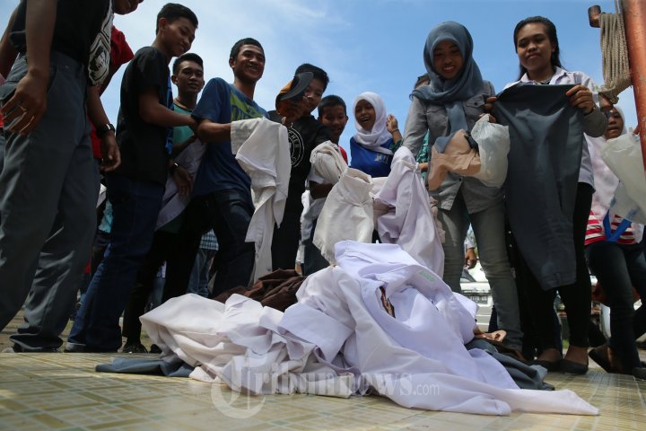 Selesai UN SMK YPLP PGRI 1 Makassar Kumpulkan Seragam