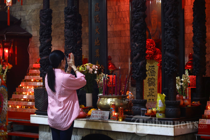 Sembahyang Imlek 2574 di Wihara Amurva Bhumi