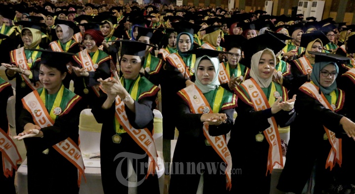 Senam Masal Wisuda STIKES Karya Husada Pecahkan Rekor Laprid
