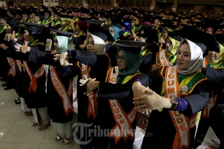 Senam Masal Wisuda STIKES Karya Husada Pecahkan Rekor Laprid