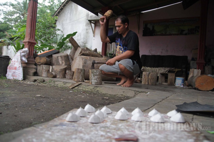 Seni dan Pengrajin Topeng Nasibmu Kini