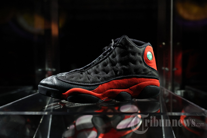 Sepatu Michael Jordan Terjual Rp 32,5 Miliar