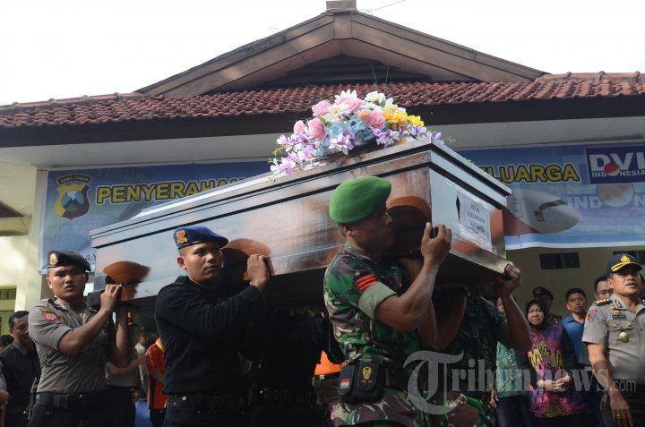 Serah Terima 3 Jenazah Korban AirAsia QZ8501