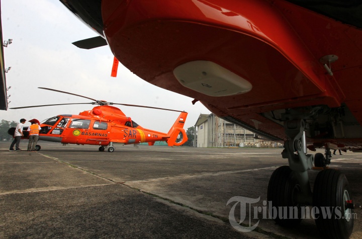 Serah Terima Helikopter AS365 N3+ Dauphin dari PTDI ke Basarnas