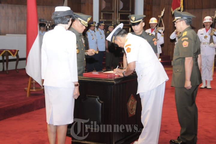 Sertijab Kapuskes TNI Dansatkomlek TNI dan Kababek TNI