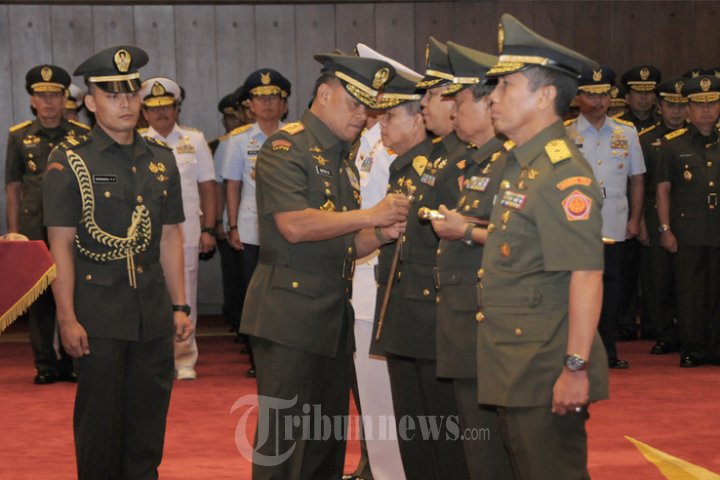 Sertijab Kapuskes TNI Dansatkomlek TNI dan Kababek TNI