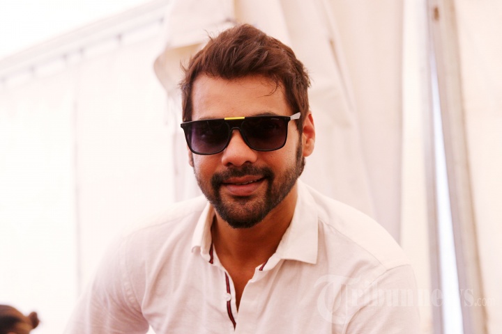 Shabbir Ahluwaliya Sapa Penggemar