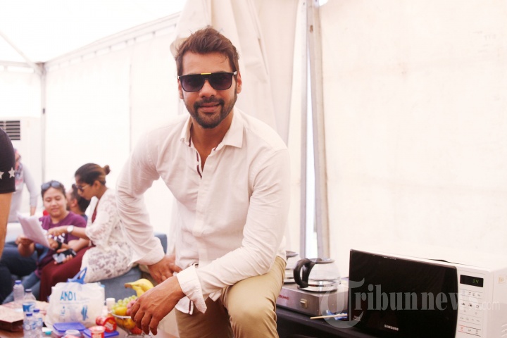 Shabbir Ahluwaliya Sapa Penggemar