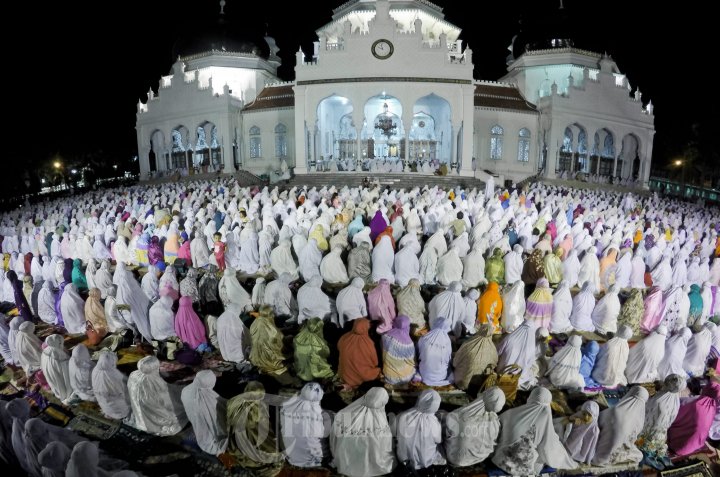 Shalat Tarawih di Masjid Raya Baiturrahman