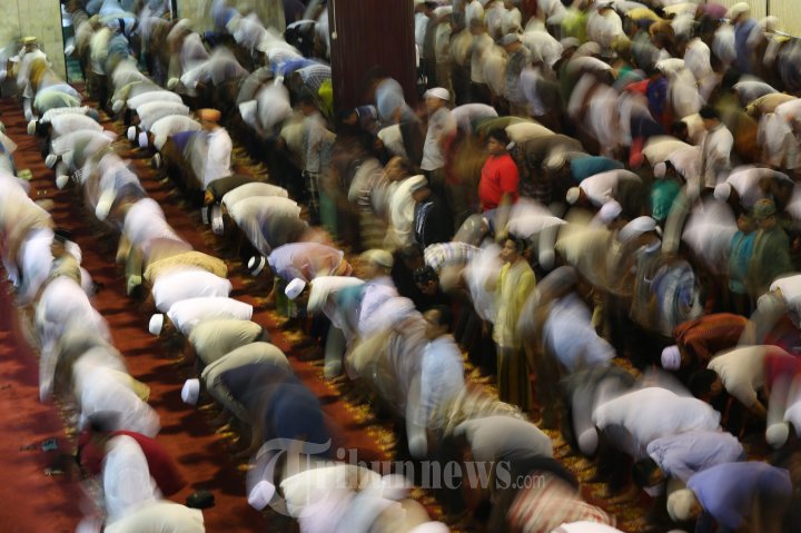 Shalat Tarawih Malam Pertama Ramadan