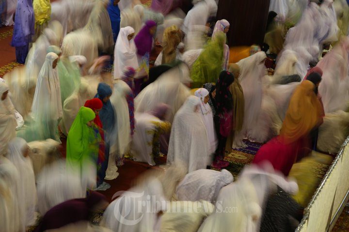 Shalat Tarawih Malam Pertama Ramadan