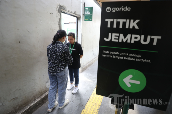 Shelter Gojek Stasiun Palmerah