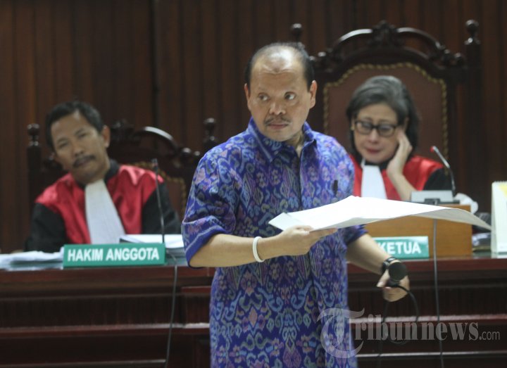 Sidang Pemeriksaan Tersangka Sutan Batoeghana