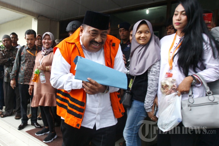 Sidang Perdana Kasus Penyuapan Bupati Indramayu nonaktif Supendi