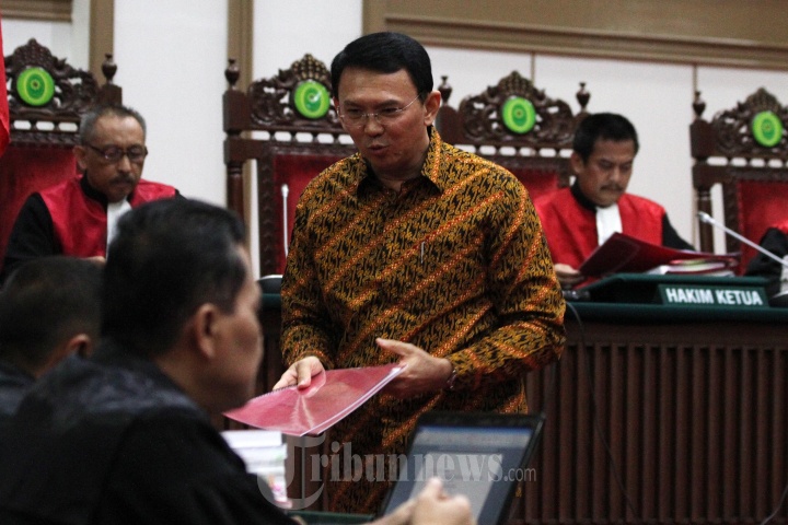 Ahok Sampaikan Nota Pembelaannya Terhadap Dugaan Penistaan Agama