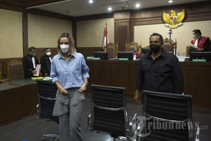 Sidang Pledoi Nia Ramadhani dan Ardi Bakrie