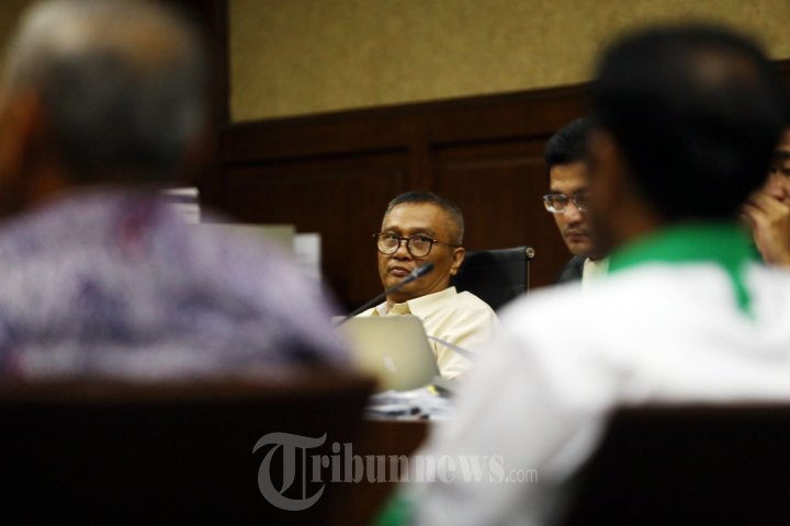 Sidang Tersangka UPS Alex Usman