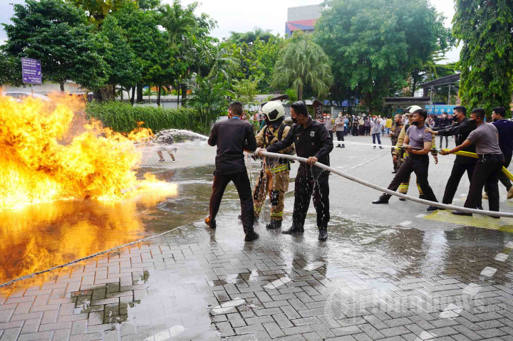 Simulasi Kebakaran di Kompleks Gedung Kompas Gramedia