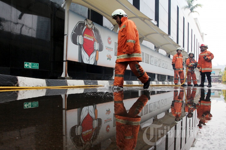 Simulasi penanggulangan Kebakaran di KPK