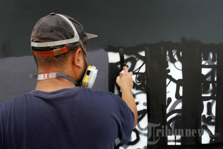 Siswa JIS Belajar Membuat Mural