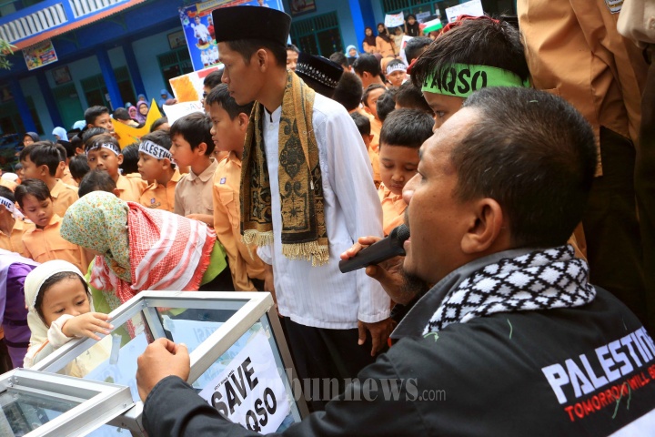 Siswa SDIT Lakukan Aksi Save Palestina