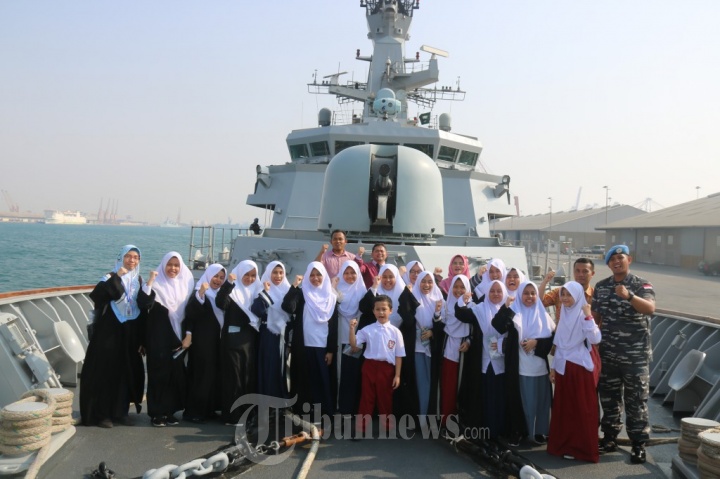 Siswa SIJ Open Ship Dengan KRI Usman Harun-359