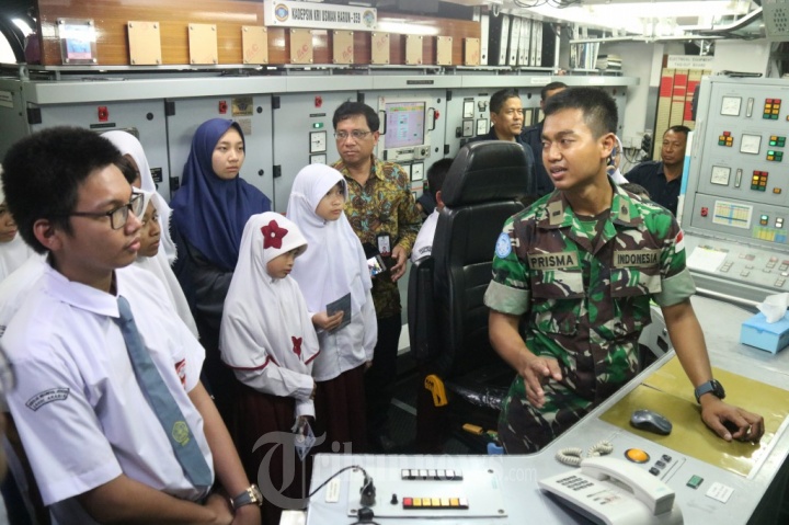 Siswa SIJ Open Ship Dengan KRI Usman Harun-359