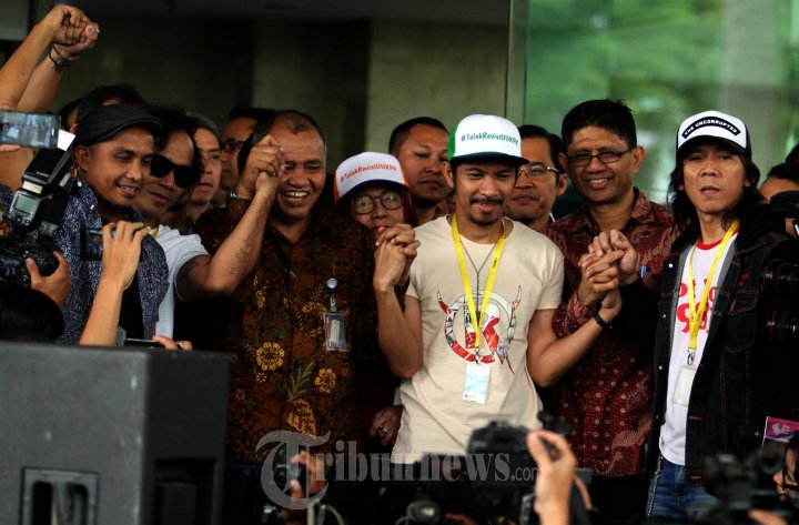Slank Pentas Tolak Revisi UU KPK