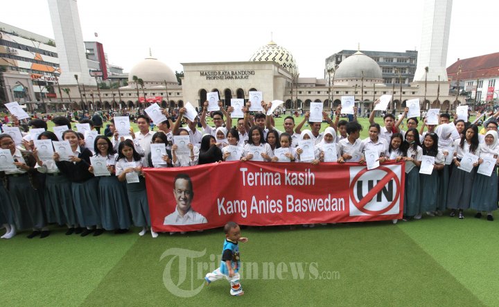 SMA dan SMK Se-Bandung Berterima Kasih Kepada Anies Baswedan