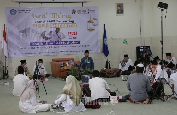 SMP IT PAPB Semarang Peringatan Isra Mikraj