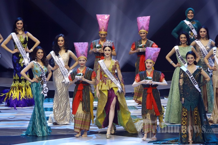 Sonia Fergina Citra Melepas Mahkota Puteri Indonesia
