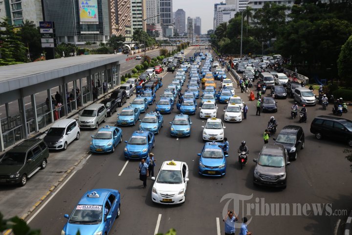 Sopir Taksi Padati Jalan Thamrin