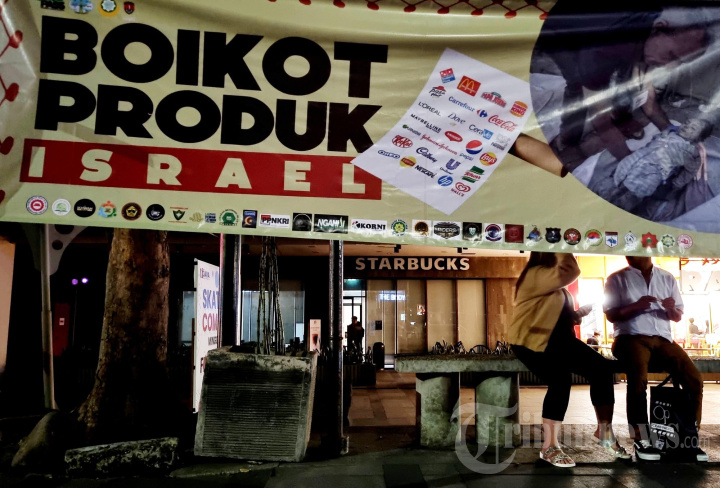 Spanduk Boikot Produk Israel di Bandung