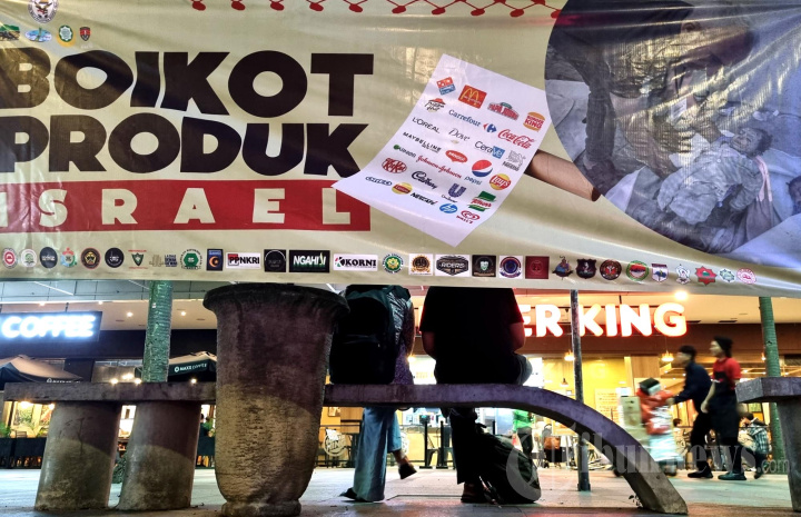 Spanduk Boikot Produk Israel di Bandung