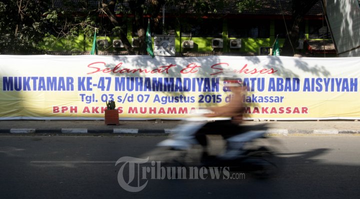 Spanduk Muktamar Muhammadiyah Terpampang di SMA Muhammadiyah