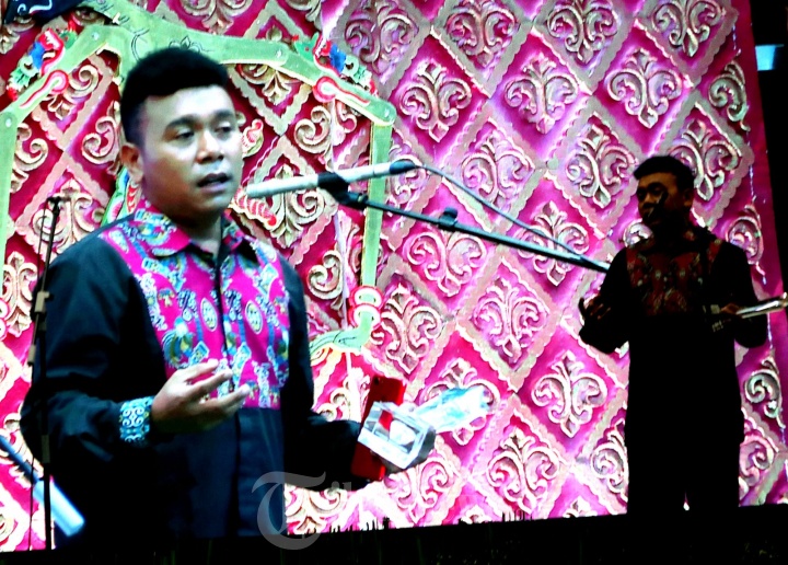 Stafsus Presiden Terima Anugerah Terima Kasihku Kepadamu 2020 PW