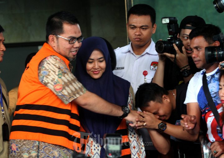 Suami dan Istri Bupati Empat Lawang Jadi Tersangka