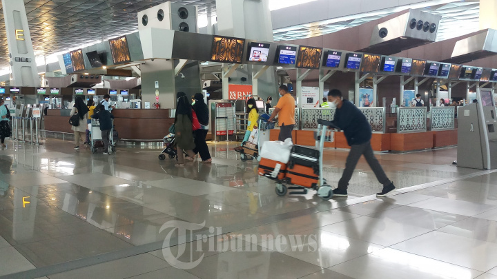 Suasana Para Penumpang di Bandara Soetta Jakarta