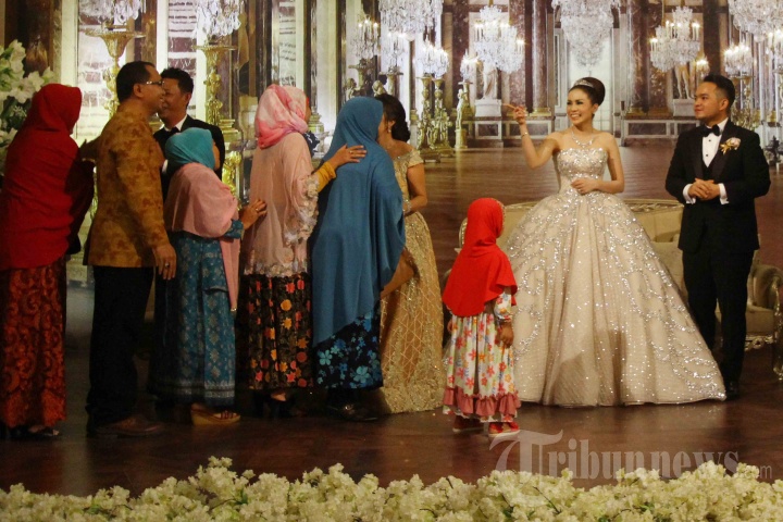 Suasana Penikahan Momo Geisha
