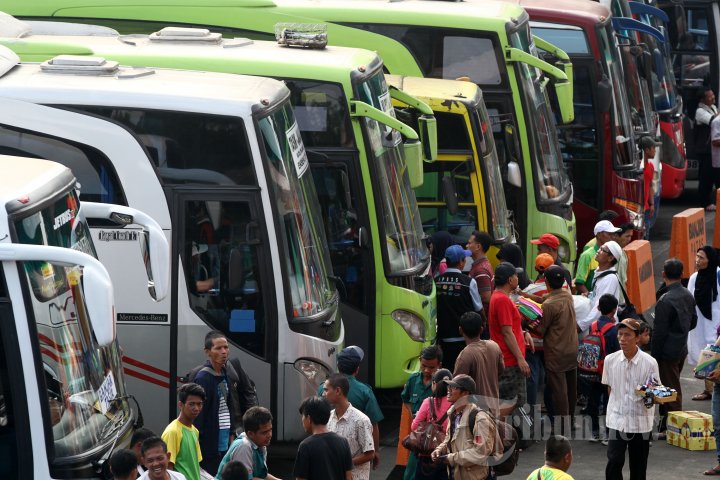 Suasana Terminal Kampung Rambutan H-2