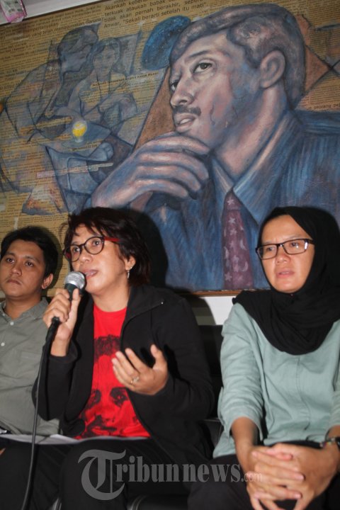 Suciwati Tunjukan Surat Ultimatum Jokowi
