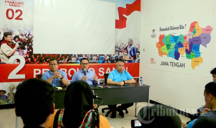 Sudirman Said Berbicara Kepada Awak Media