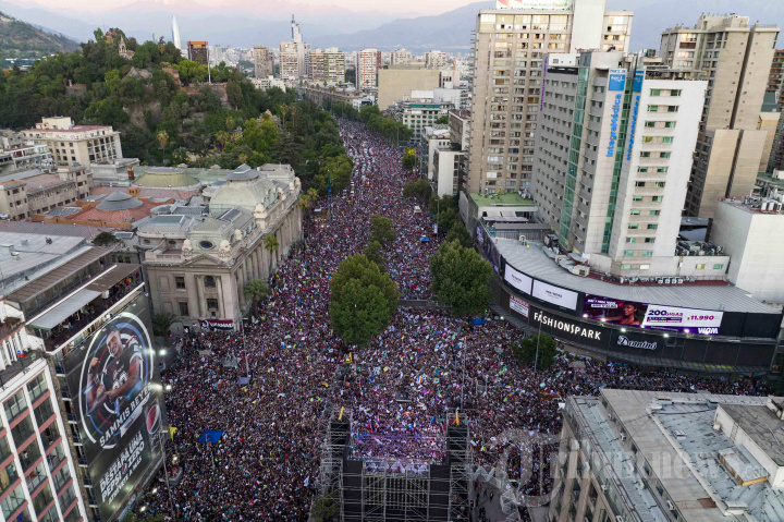 Suka Cita Pendukung Gabriel Boric, Presiden Terpilih Chile