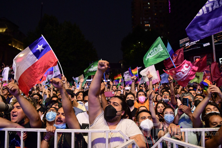 Suka Cita Pendukung Gabriel Boric, Presiden Terpilih Chile