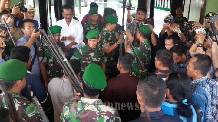 Suku Anak Dalam Serahkan Senjata Api ke Korem 042/Gapu