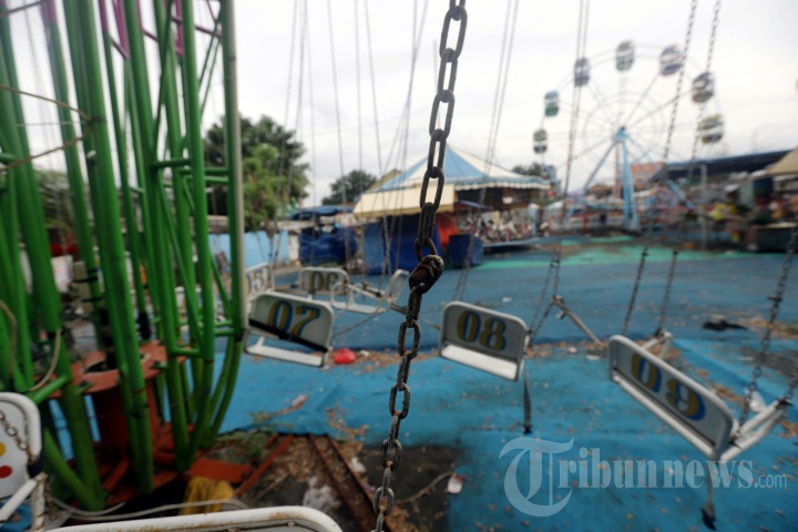 Sunyi Sepi Pasar Malam di Pinggir Kanal Banjir Timur