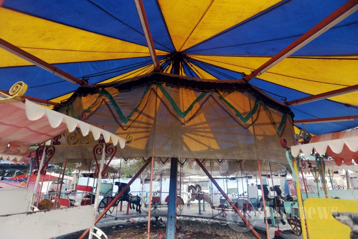 Sunyi Sepi Pasar Malam di Pinggir Kanal Banjir Timur