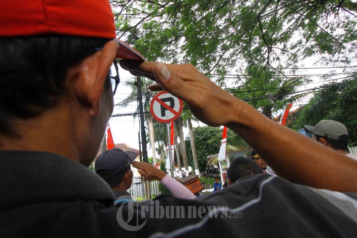 Supir Langgar Rambu Dihukum Hormat Pada Rambu Lalu Lintas, Foto 4 ...
