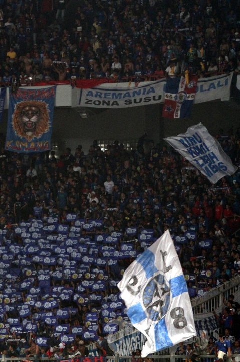 Suporter Arema Cronus Penuhi GBK