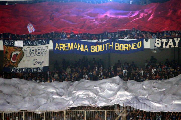 Suporter Arema Cronus Penuhi GBK